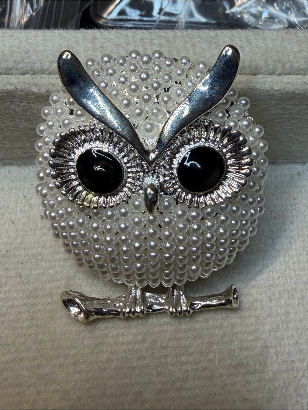 Pearl-Embellished Silver Owl Brooch - White - Picture 6 of 7